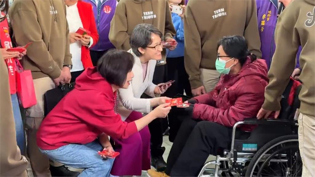 2026前哨戰！蕭美琴合體何欣純　「戰貓帽T」成最吸睛焦點