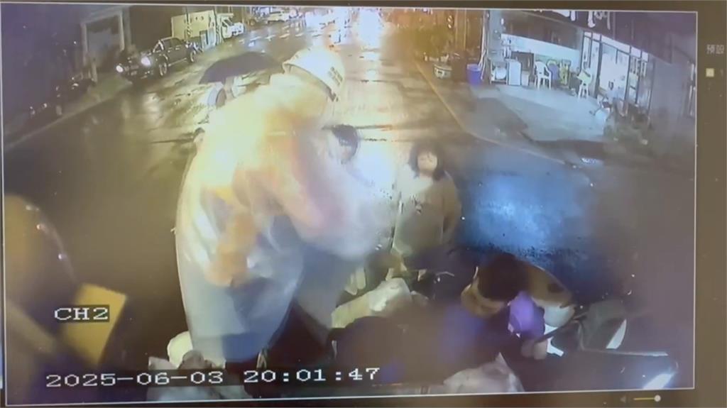 塑膠袋裝小孩書包防雨「被當垃圾丟」 媽媽一路狂追垃圾車
