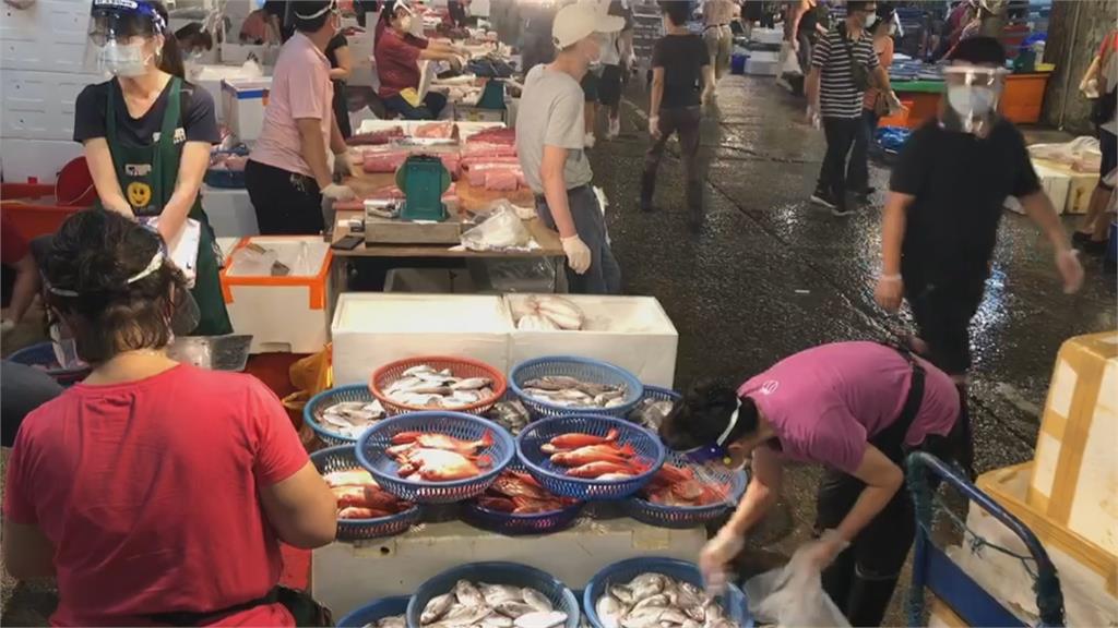 北台灣最大漁市！基隆崁仔頂漁市沒人潮　攤商叫苦連天