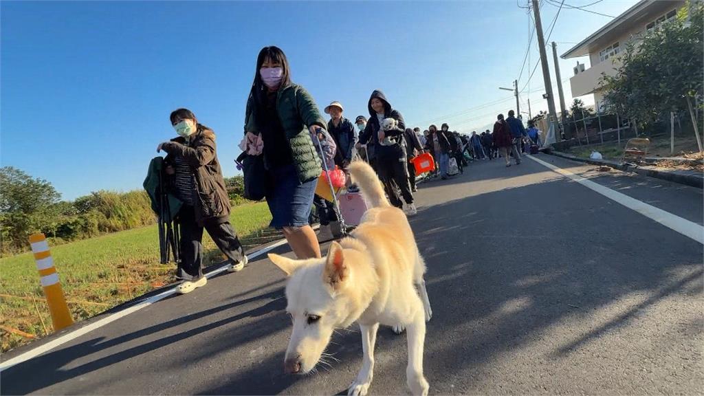 領錢母替母祈福! 頭香男領「提早排隊秩序維持卡」已排13天