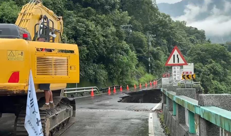 快新聞/豪雨狂炸!南橫路基流失交通中斷 陳世凱下令「這時間」搶通