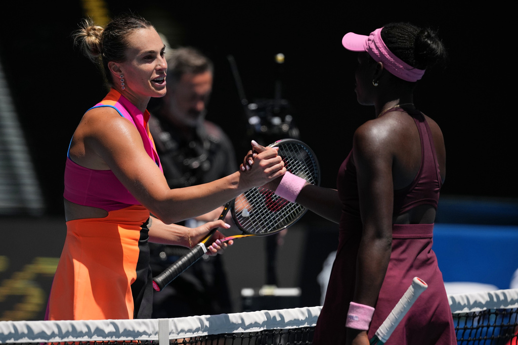 澳網(影)／19歲少女嚇了球后一大跳！莎芭蓮卡連續20場搶7不敗挺進女單8強