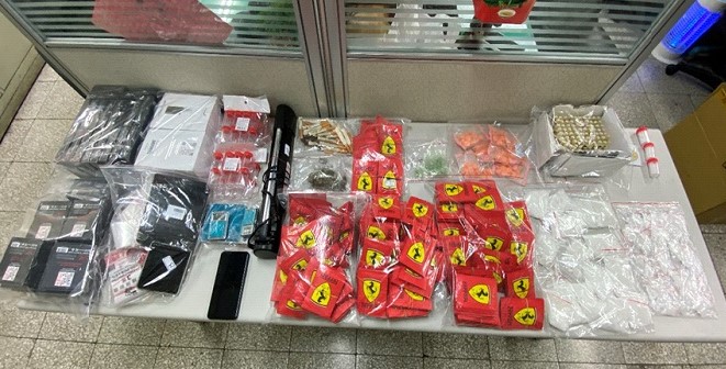 「小籠包名店」變販毒集團？　警當街破窗逮嫌