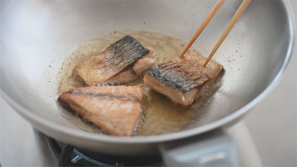 獨家／為什麼有些人不愛吃鯖魚？漁家網紅猩弟揭關鍵在「魚刺」