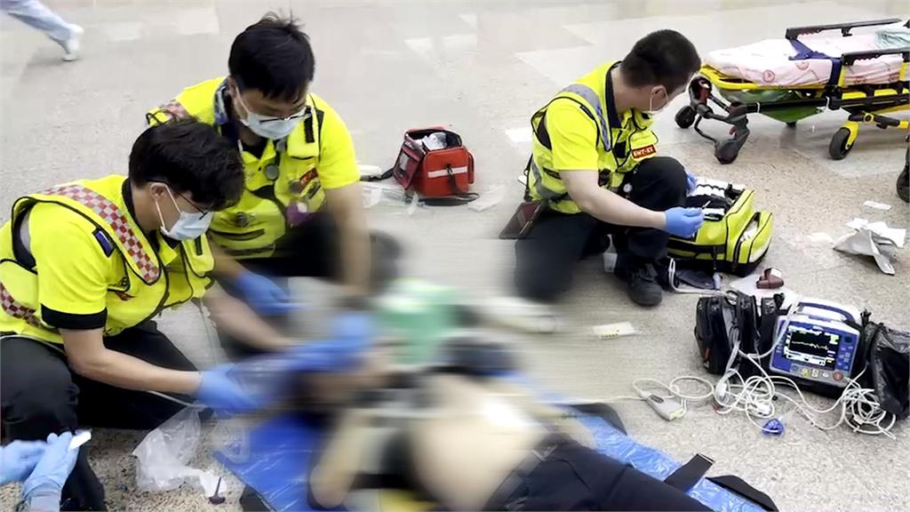 男縣府洽公突腹痛倒地 幸遇兩櫃檯員工急救搶命