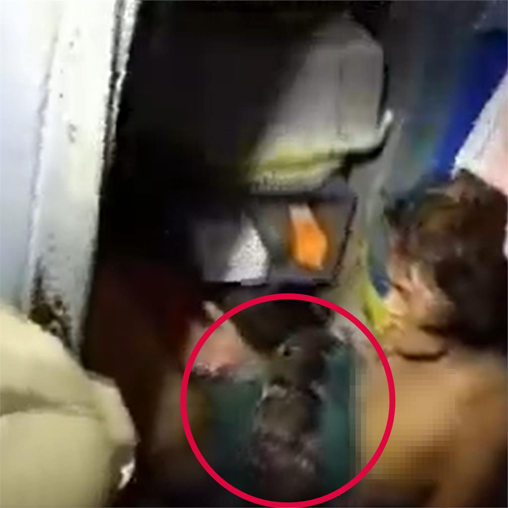 泰國婦在家遭「4公尺巨蟒」偷襲緊纏!搏鬥2小時獲救驚險逃死