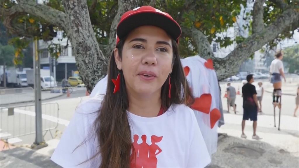巴西踩高蹺正夯! 「平價高蹺」風靡大人小孩