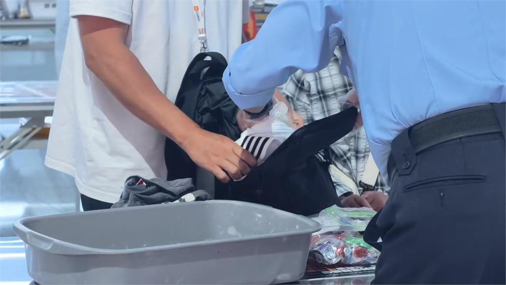 防止非洲豬瘟入境受檢　男子入境嗆「有拒檢權利」