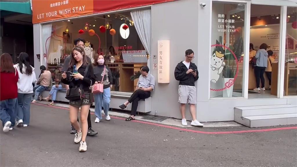 購物戰鬥力太強! 一中商圈店家設"男友寄放區"爆紅