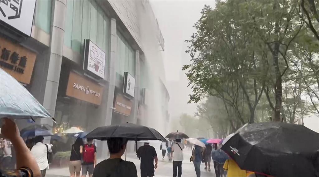 快新聞／台北市升級豪雨！3地區嚴防淹水　大巨蛋積水畫面曝光