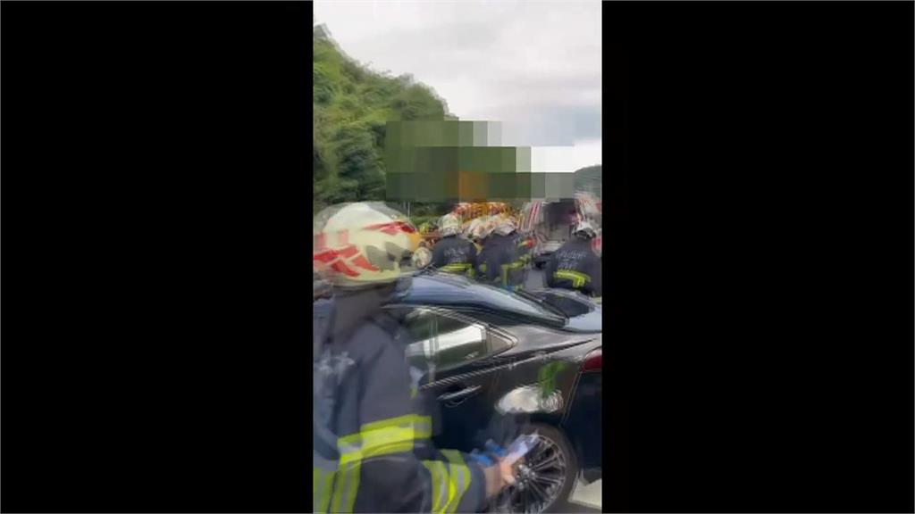 國1林口南下路段連環車禍!拖吊車處理事故遭追撞1死2傷