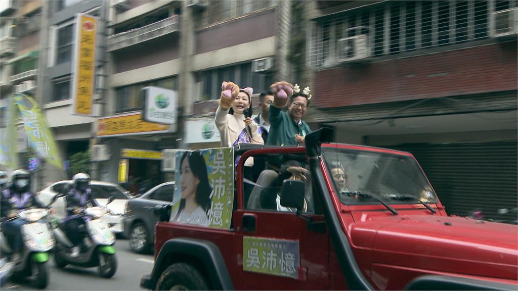 吳沛憶昨秀熱舞今戴貓掌拜票 選戰注入活力!鄭文燦陪車掃
