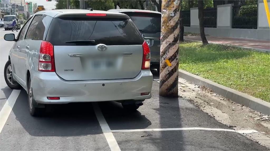 一堆人搞錯…路邊停車打「方向燈or雙黃燈」?警曝正解:違規恐罰3600元