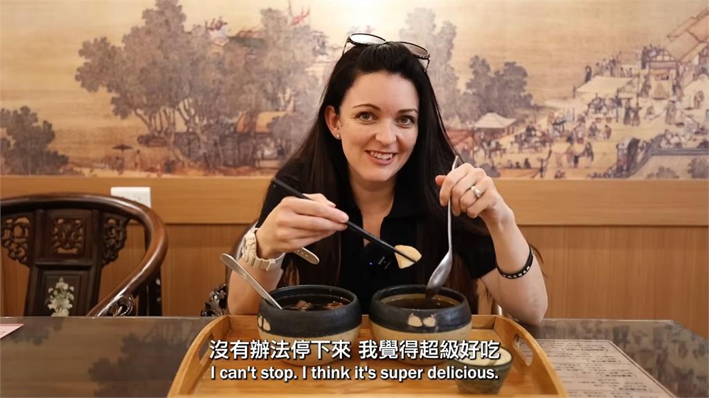 將中藥材煮成湯!中藥行轉型成餐廳 英國YTR試喝頻稱讚: 沒辦法停下來