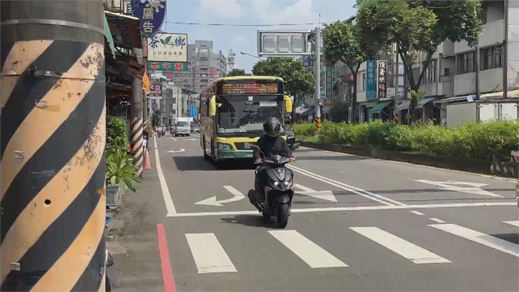 後方騎士狂按喇叭！客運駕駛氣炸下車理論 乘客全看傻