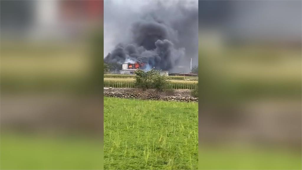 苗栗銅鑼「鐵皮回收屋」大火 風勢強勁助長火勢竄濃煙