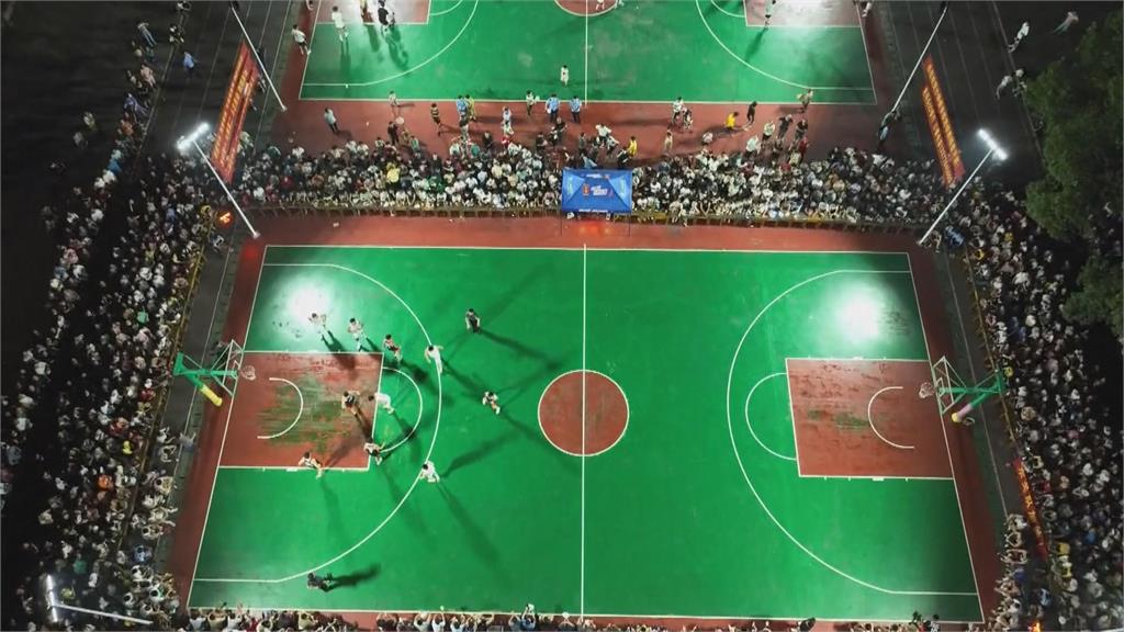 中國「村BA」爆紅！　外地球迷瘋湧鄉下朝聖平民職業籃球