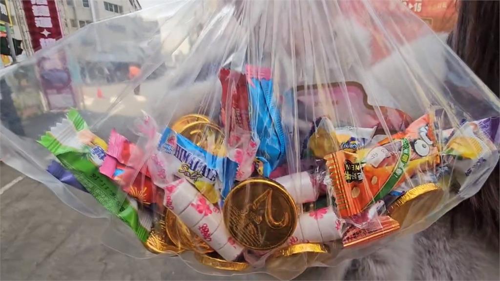 台中年貨大街一袋糖果720元 民眾驚訝喊"太盤"