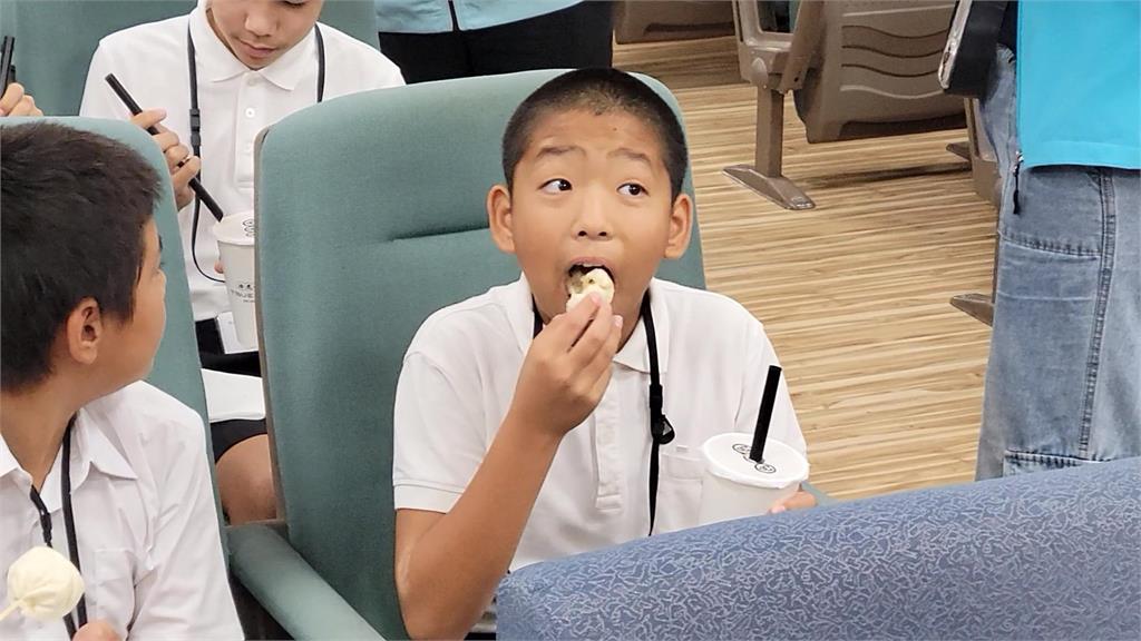 與那國島「畢旅」來花蓮 市長送「小籠包、珍珠奶茶」歡迎
