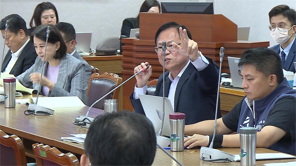 藍白喊停「年金修法改革」　銓敘部：會破產