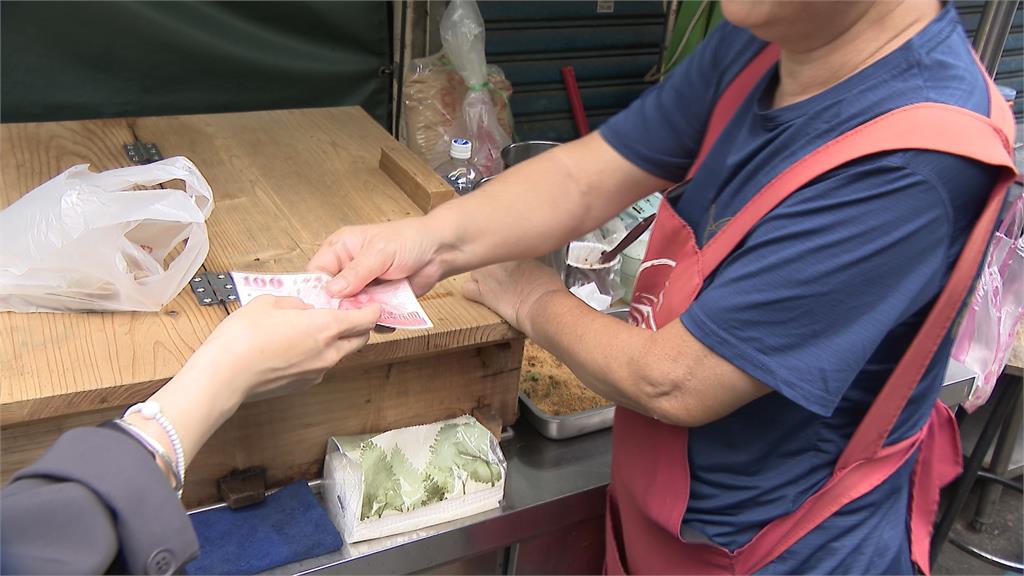 新規!攤商找錢又摸食物 被檢舉不改正「最重罰2億」