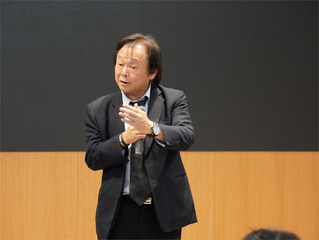當年帶柯文哲第一次掃街!王世堅見「阿北落差面貌」上囚車認不出感嘆4字