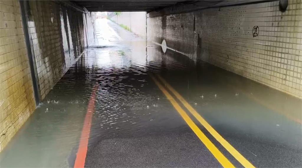 降雨全台最高 彰化溪湖道路變池塘、水淹到家門口