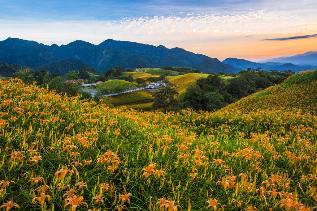 地震見溫情！上百遊客受困花蓮六十石山　業者免費提供食物、住宿