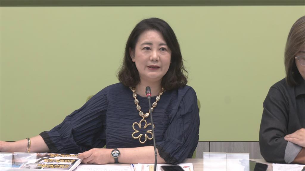 快新聞/徐巧芯座車爭議 綠委諷:難怪會跟傅崐萁坐舔共賣台失速列車