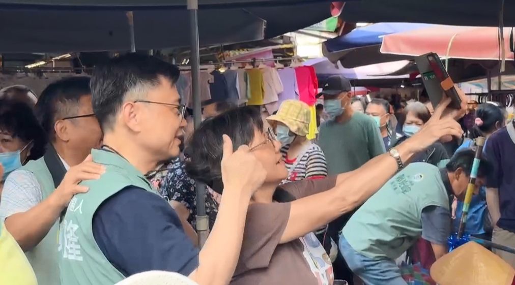 連假首日從菜市場出發！　賴瑞隆：準備接棒當選馬上上工