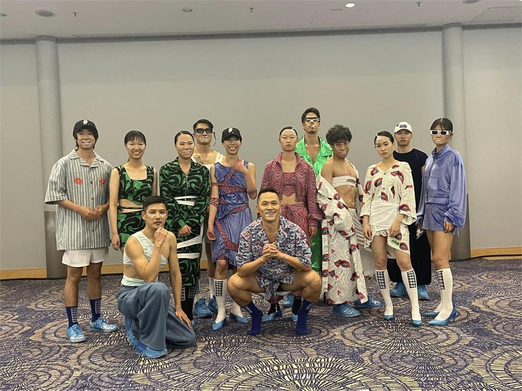 謝志偉小女兒仙照曝!國慶走秀這樣穿罕露「傲人美腿」網喊:岳父好