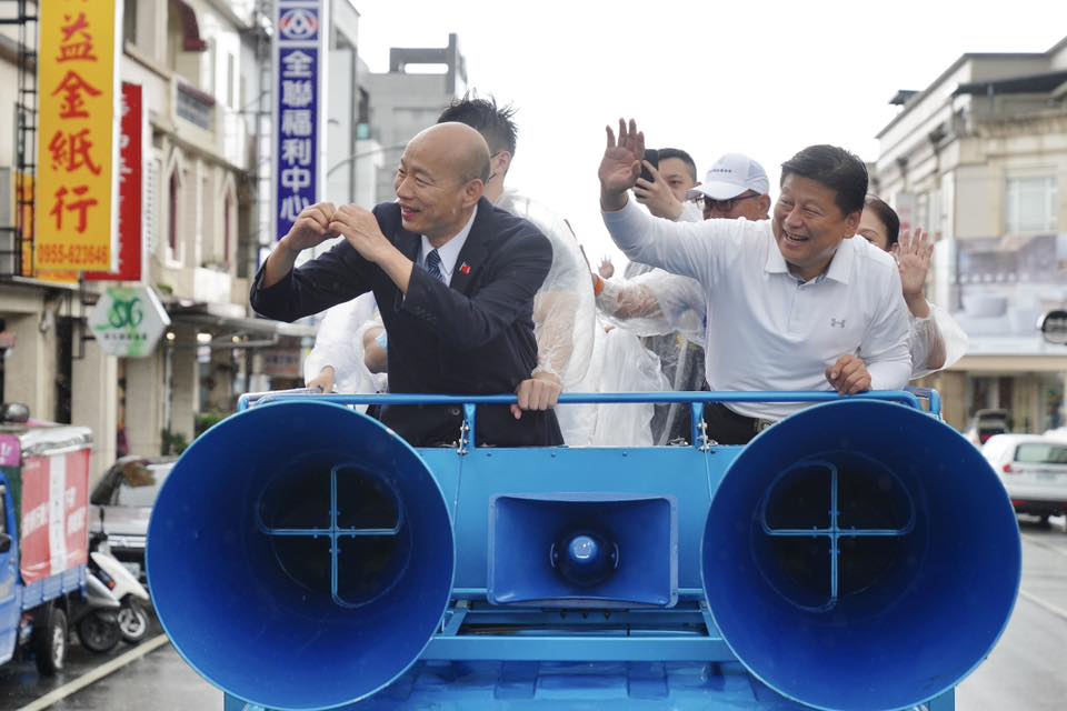 韓國瑜、傅崐萁真有心結?上台5分鐘「沒提3字還趕場」…罷團酸:故意不講
