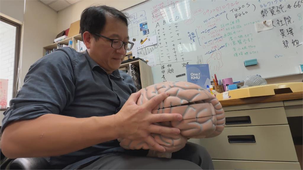 課程融入歌曲！高醫大教師　上課跳「改編版剉冰舞」爆紅