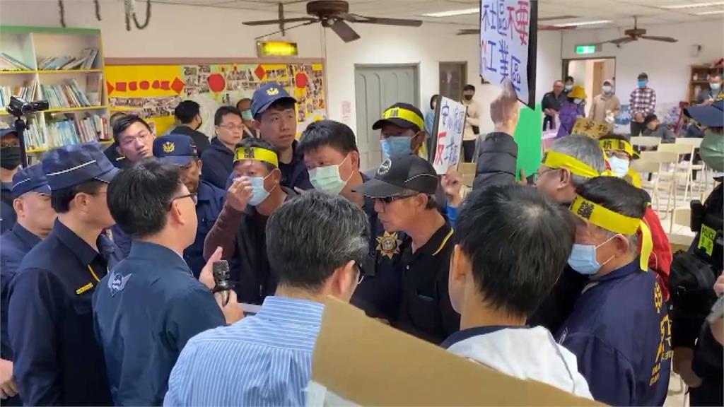 「鹿港打鐵厝產園區」道路拓寬說明會 警民火爆推擠流會