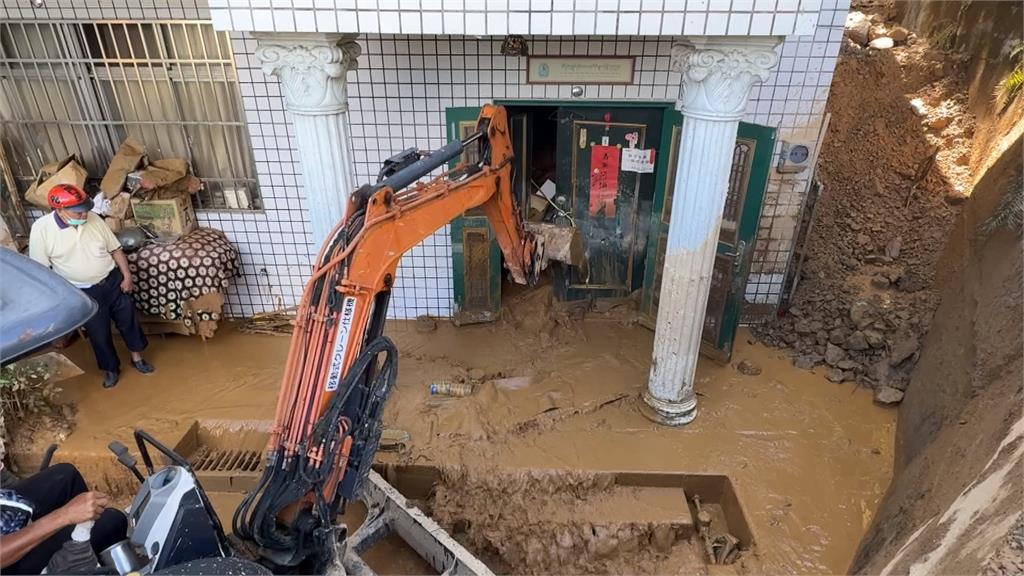 連日暴雨！南投埔里土石流沖進民宅　２０國軍挺進災區助重建
