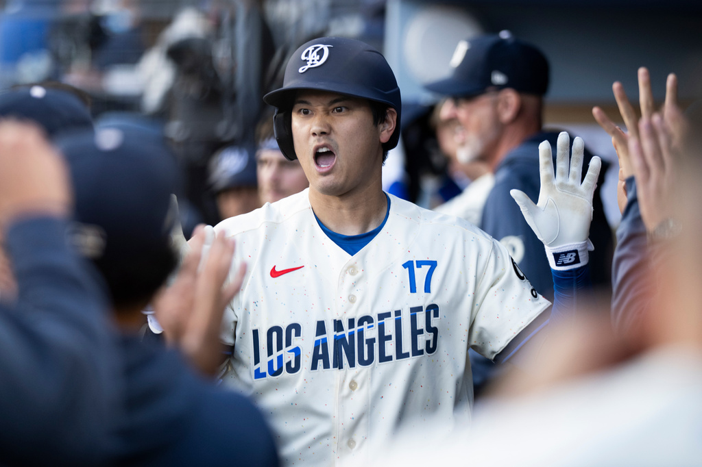MLB(影)/大谷翔平本季終於在主場開轟!總教練羅伯斯:早有預感就是今晚了