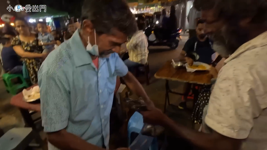 巧克力餅乾配乾冰！網紅遊斯里蘭卡挑戰陌生夜市美食　網笑稱：鐵胃