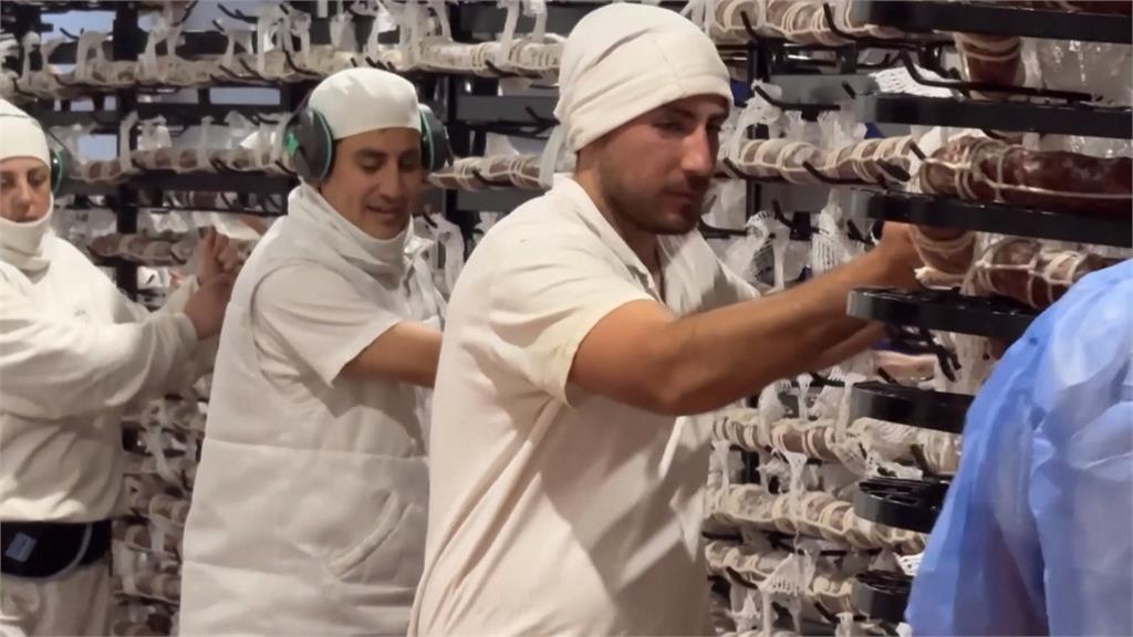 破世界紀錄！　阿根廷公司成功挑戰　1.5公斤肉品製出「近500公尺」莎樂美腸