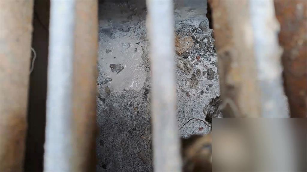 高雄仁武大排驚現「牛奶河」 上游建案偷排未處理廢水