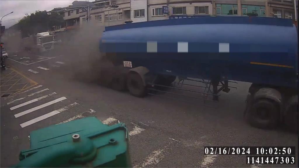 空氣瀰漫燒焦味 油罐車疑煞車故障鎖死輪胎起火