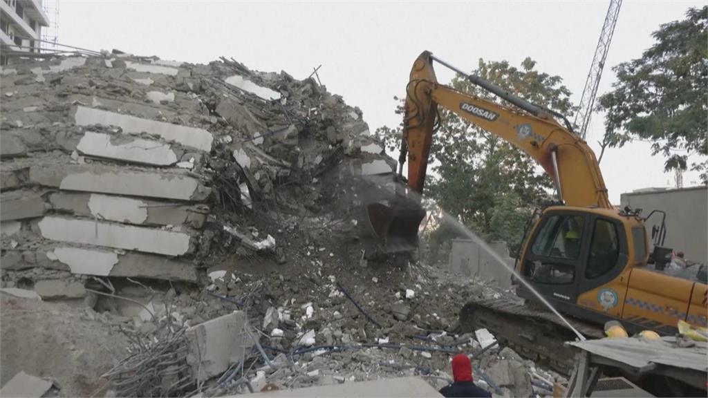 奈及利亞21層大樓工地倒塌　至少4死、恐埋上百人
