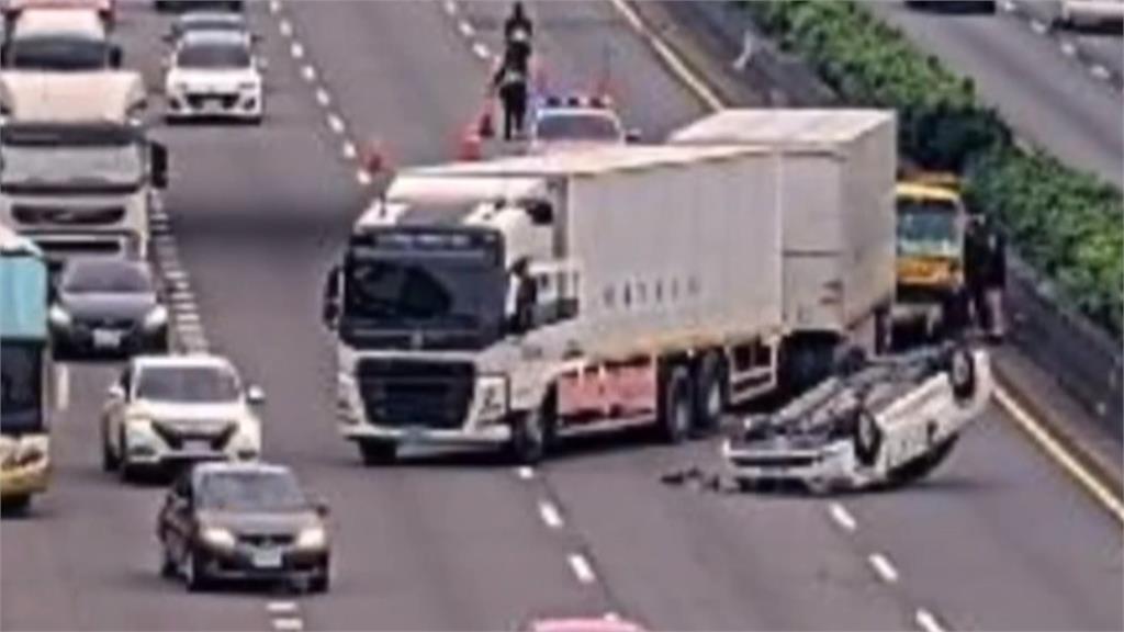 廂型車闖燈想逃! 龍井熱心「5壯漢」堵車門助警抓逃逸移工