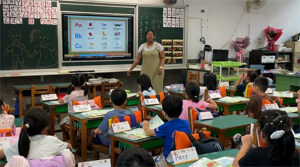 教師節禮金比慘?宜蘭發200元禮券 嘉市送「市長賀卡一張」