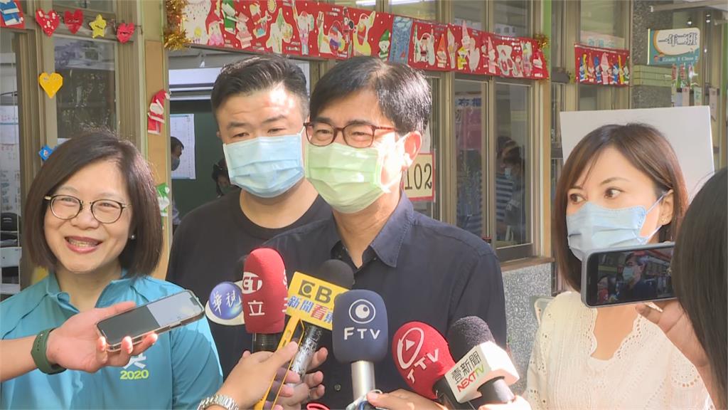 快新聞/調皮「戳破氣球」被議長敲手乾脆全刺破! 陳其邁回應了
