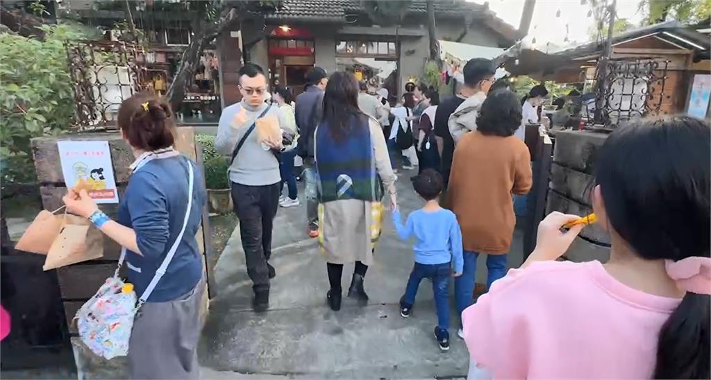 初三出遊潮! 台南國華街名店大排長龍 屏東遊客滿滿