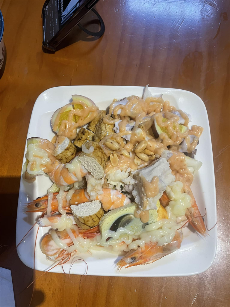 麵攤沒菜單!2麵1菜1沙拉「結帳時嚇昏」…「價格曝光」網傻眼:一次狠宰