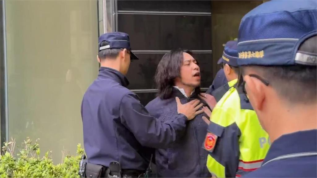 快新聞／酒醉男闖立法院！自稱律師挑釁警員　背後目的曝光