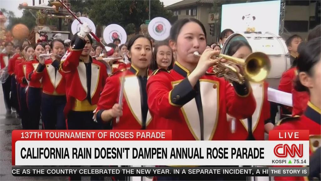 美加州「玫瑰花車遊行」登場　雨中舉行民眾熱情不減