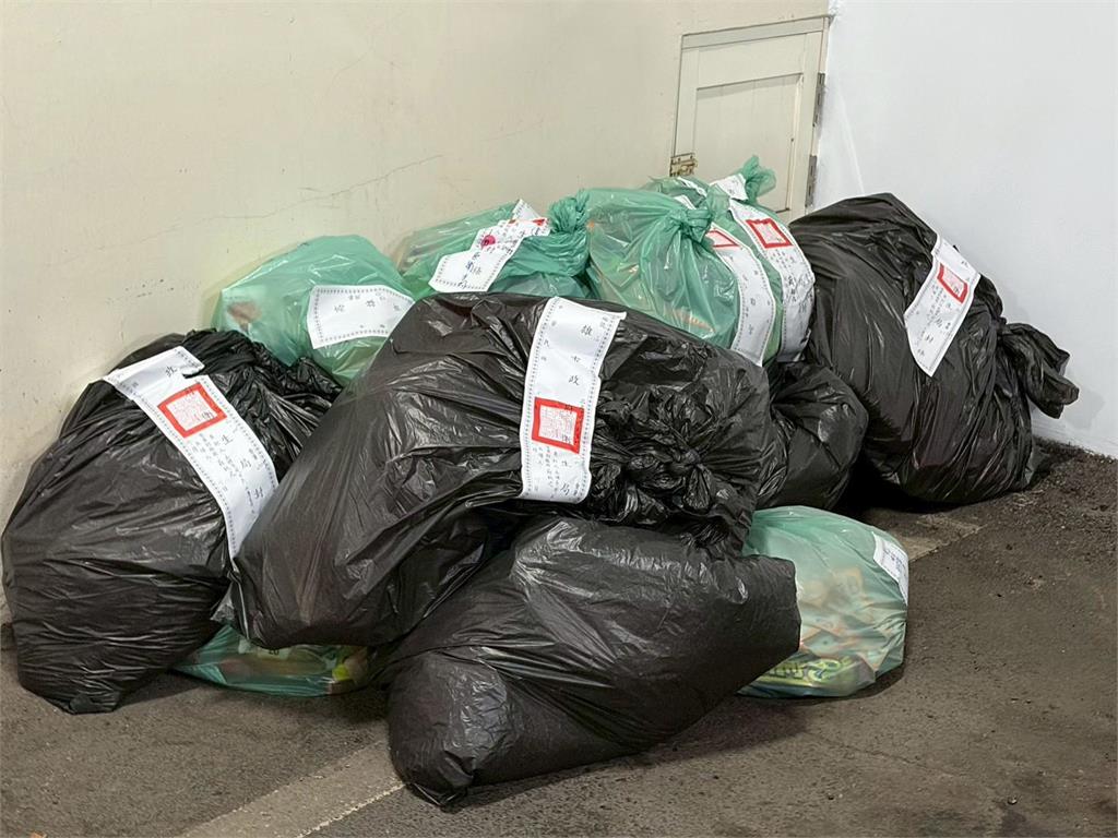高雄翁園夜市攤商販售中國零食　40品項將銷毀.最高開罰300萬