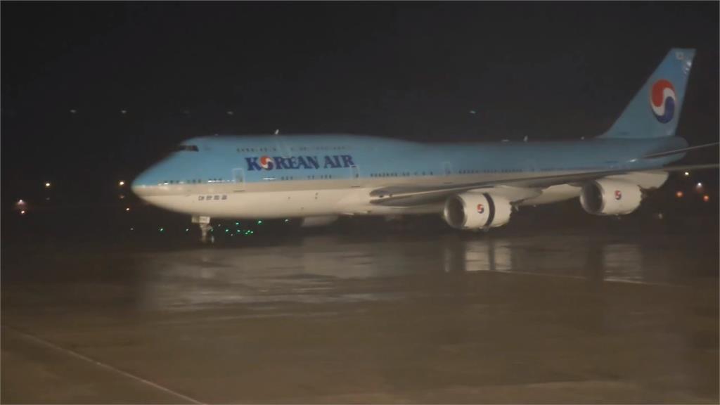 大韓航空返台班機延誤近12小時 旅客稱引擎冒煙
